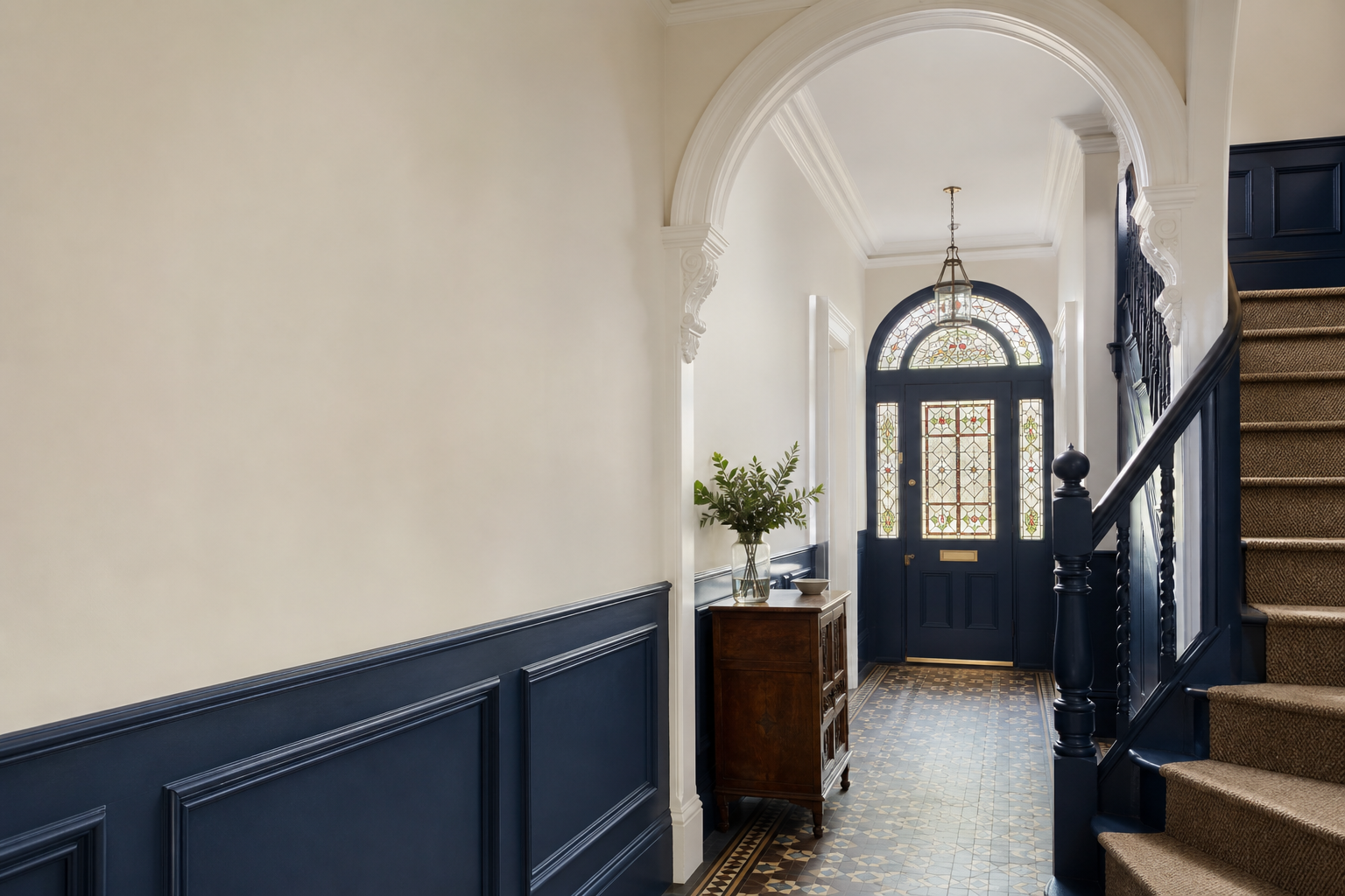 Portsmouth hallway with navy painted panelling